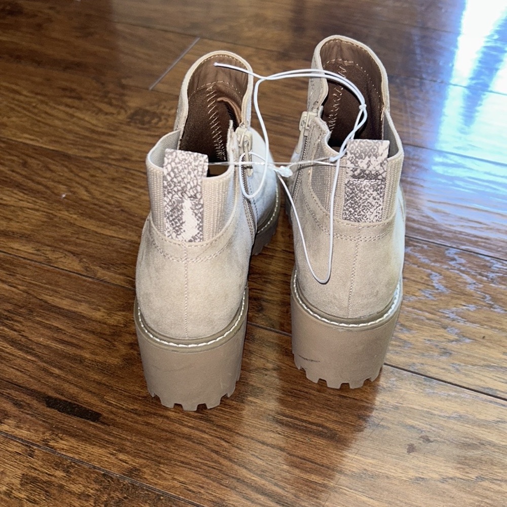 Women's Taci Pull-On Ankle Boots - Universal Thread NWT - Picture 10 of 10